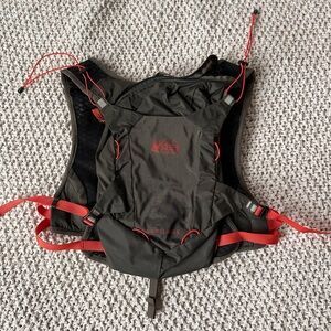 Rei running vest swiftland 8